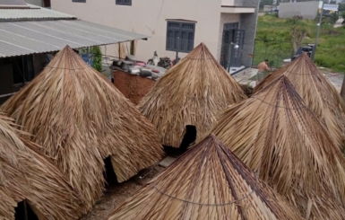 Những lưu ý khi lựa chọn đơn vị thi công chòi lá